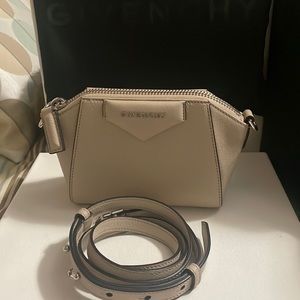 Givenchy Nano Antigona shoulder bag in beige